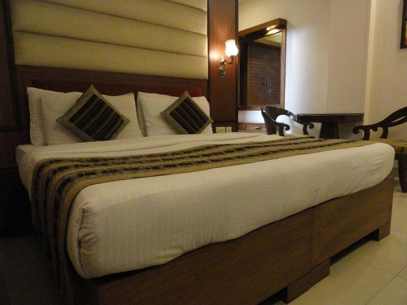 Hotel Bharat Continental New Delhi Exteriör bild